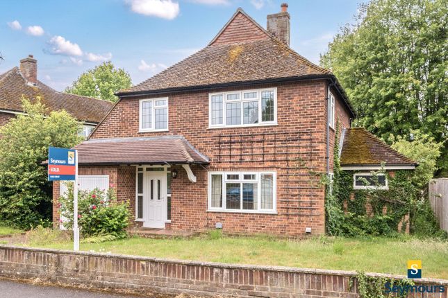 Marlyns Drive, Surrey GU4 3 bed detached house for sale