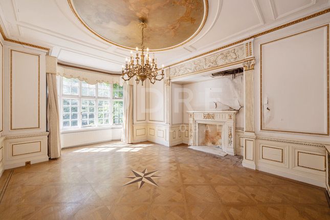 6 bed detached house