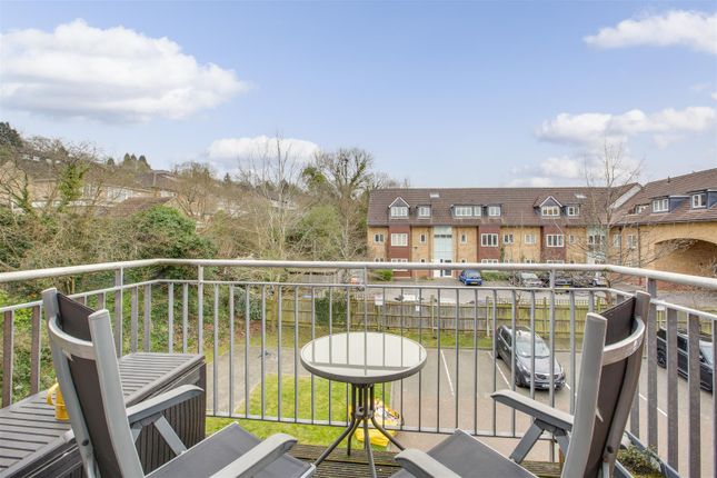 Chairborough Road, High Wycombe HP12 2 bed flat for sale