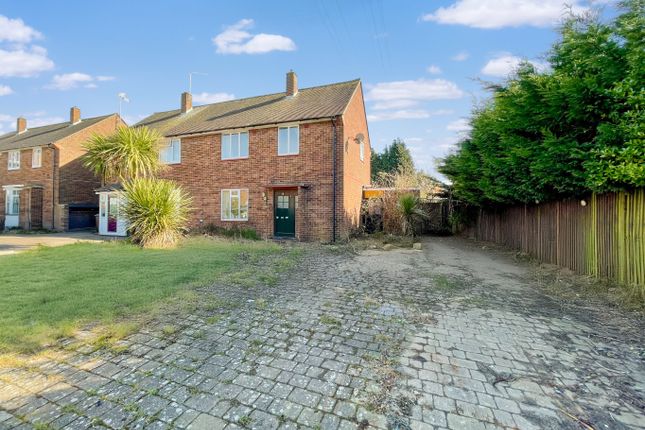 St. John Close, Luton, Bedfordshire... 3 bed semi