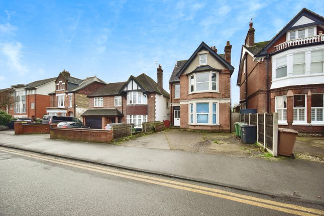 6 bed detached house