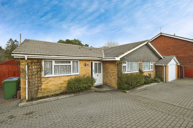 Brookers Corner, Crowthorne RG45 4 bed detached bungalow for sale
