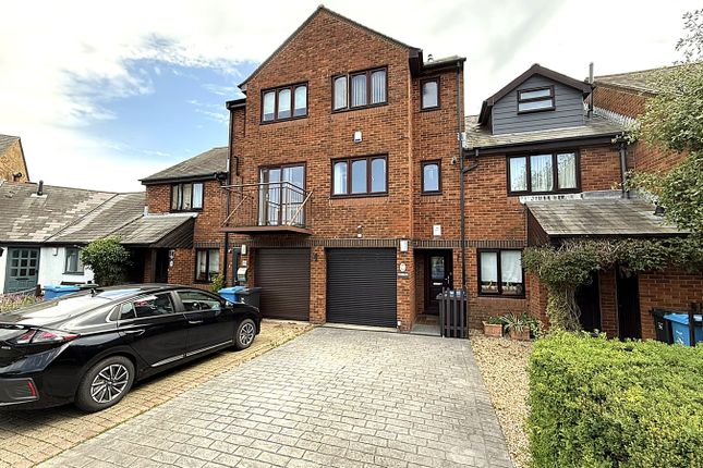 Waldren Close, Baiter Park, Poole, BH15 3 bed terraced house for sale