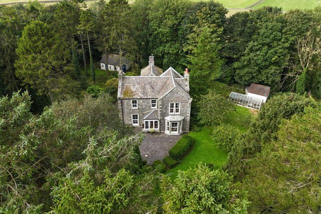 5 bed detached house