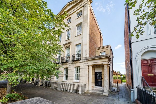 London Road, Reading 2 bed apartment for sale