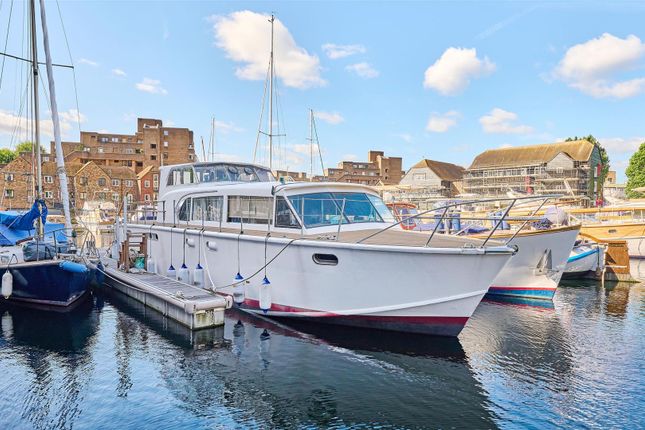 2 bed houseboat