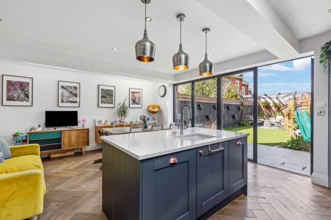 Hydethorpe Road, SW12 3 bed end of terrace house for sale
