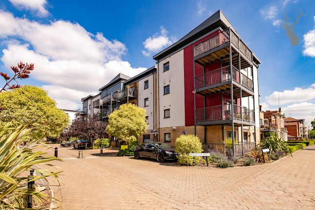 The Ridgeway, Chingford E4 2 bed flat for sale