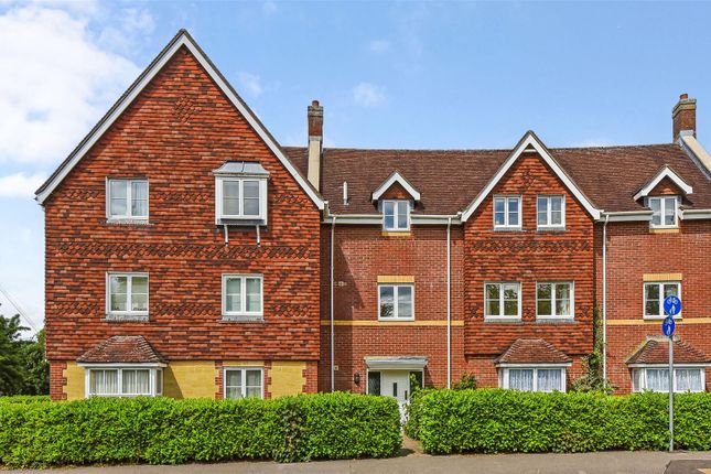 Ottawa Drive, Liphook 2 bed flat for sale