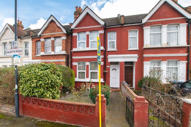 Selwyn Road, Harlesden, London, NW10 3 bed flat for sale
