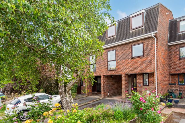 Ditton Reach, Thames Ditton KT7 3 bed townhouse for sale