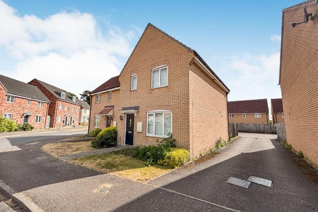 Berberis Drive, Bury St. Edmunds IP28 3 bed semi