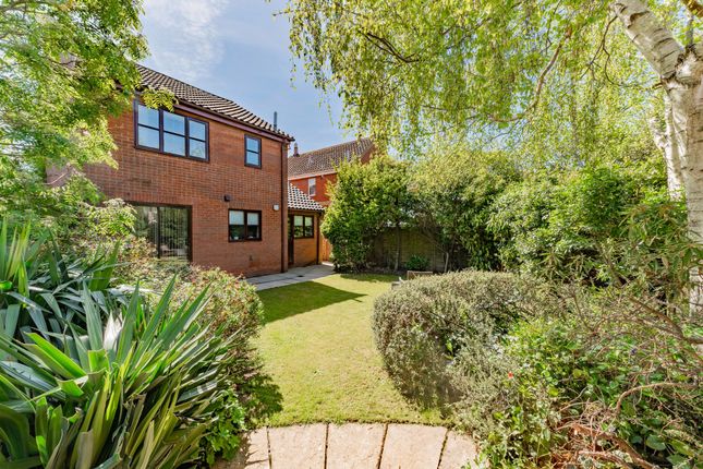 Chaukers Crescent, Lowestoft 3 bed detached house for sale