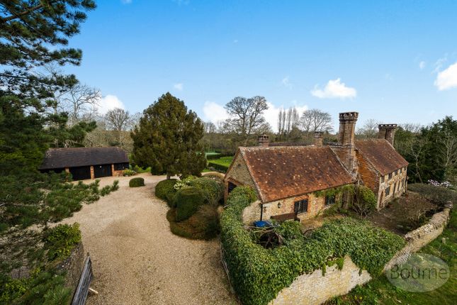 5 bed detached house