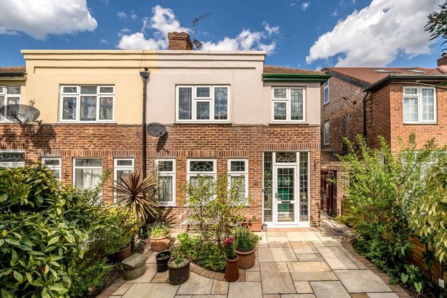 Runnymede Gardens, Greenford UB6 3 bed semi