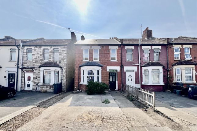 Kingsley Road, Hounslow TW3 3 bed end of terrace house for sale