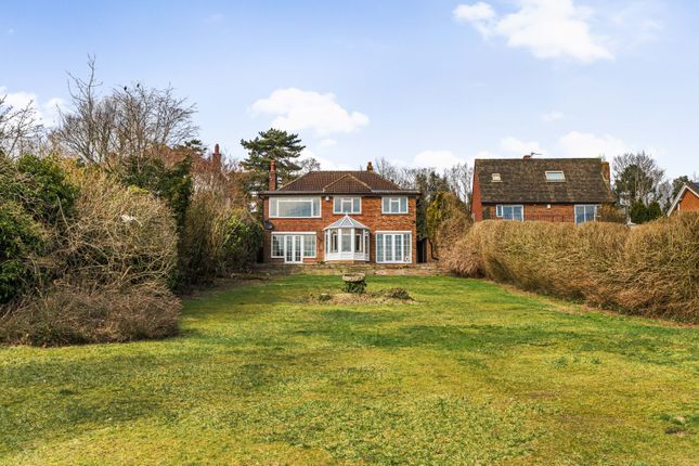 Pine Walk, Surrey SM5 4 bed detached house for sale