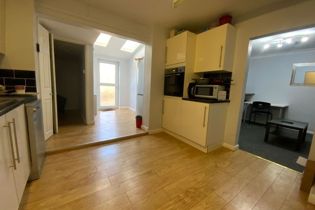 5 bedroom semi-detached house for sale