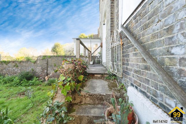 The Green, Richmond, Surrey, TW9 5 bed semi