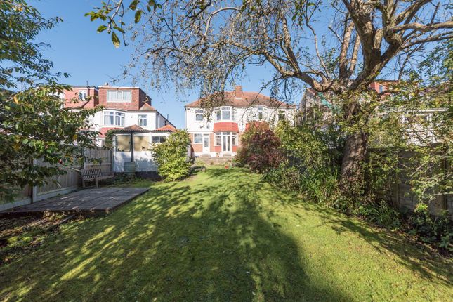 Prince George Avenue, London N14 3 bed semi