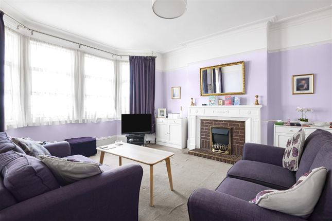 Fox Lane, London N13 2 bed flat for sale