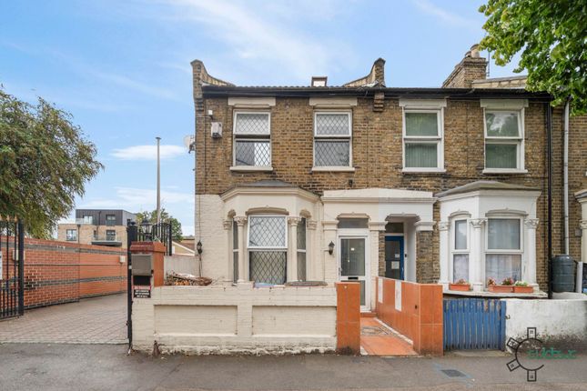 5 bedroom semi-detached house for sale