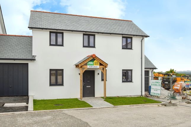 3 bedroom link detached house for sale