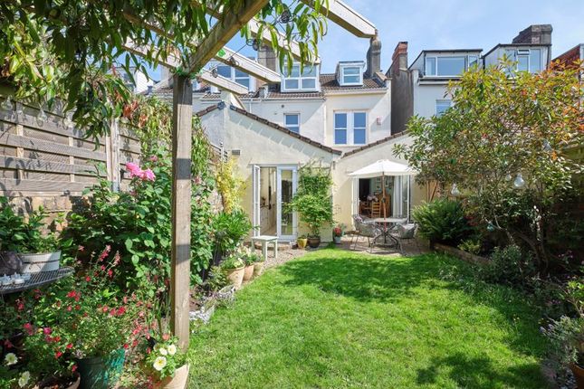 5 bedroom end of terrace house for sale
