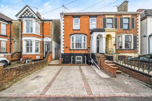 5 bedroom semi-detached house for sale