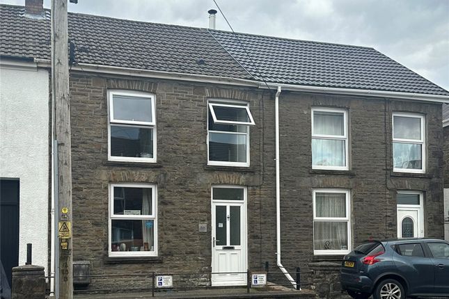 3 bed end terrace house