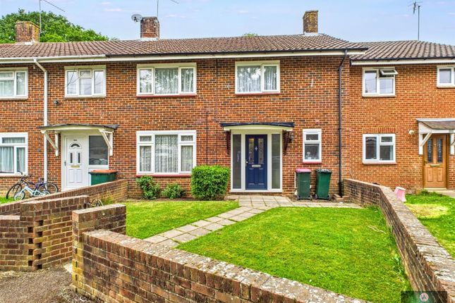 Walnut Lane, Langley Green RH11 4 bed terraced house for sale