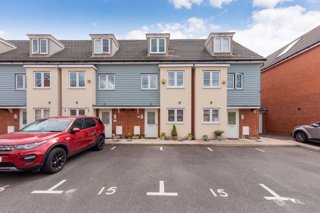 Collier Close, Cippenham SL1 3 bed terraced house for sale