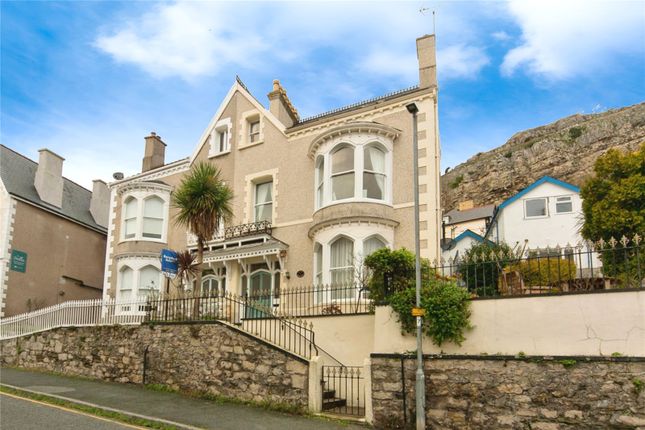 5 bedroom semi-detached house for sale