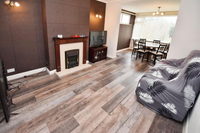 Little Glen Road, Glen Parva, Leicester 3 bed semi