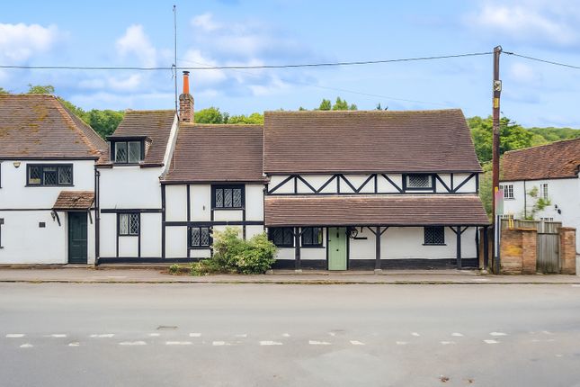Wooburn Town, Buckinghamshire, HP10 4 bed semi