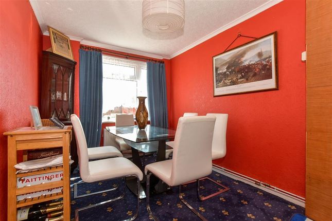 Perowne Way, Sandown, Isle of Wight 3 bed semi