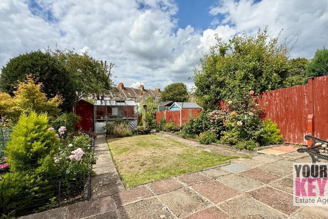 Archer Road, Folkestone, Kent CT19 5SA 3 bed terraced house for sale