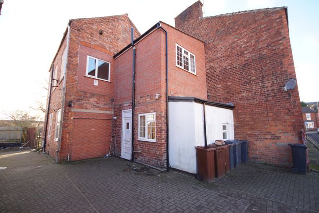 6 bedroom link detached house for sale