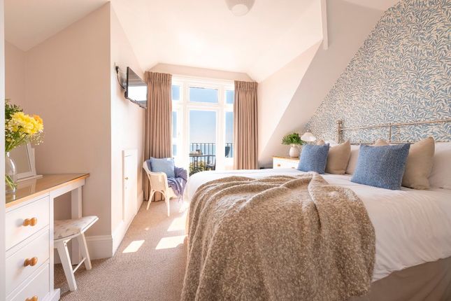 8 bedroom semi-detached house for sale