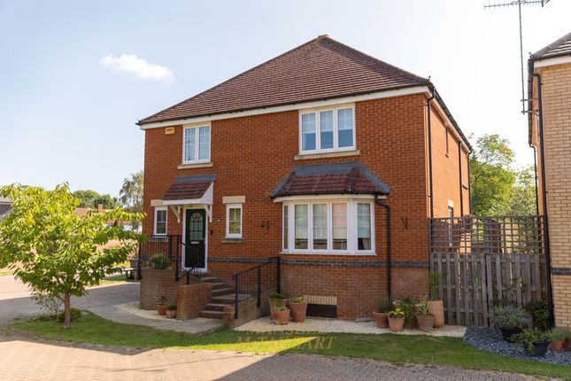 William Gardens, Horley RH6 4 bed detached house for sale