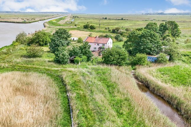 Low Road, Norwich NR14 4 bed farm house for sale