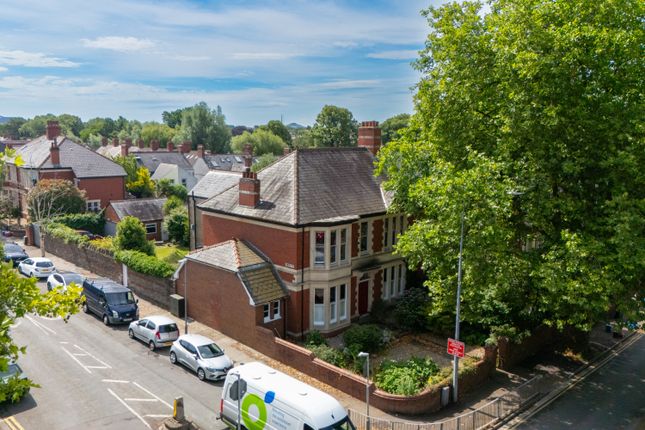 6 bedroom semi-detached house for sale