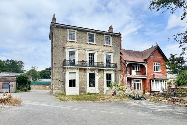 10 bedroom semi-detached house for sale