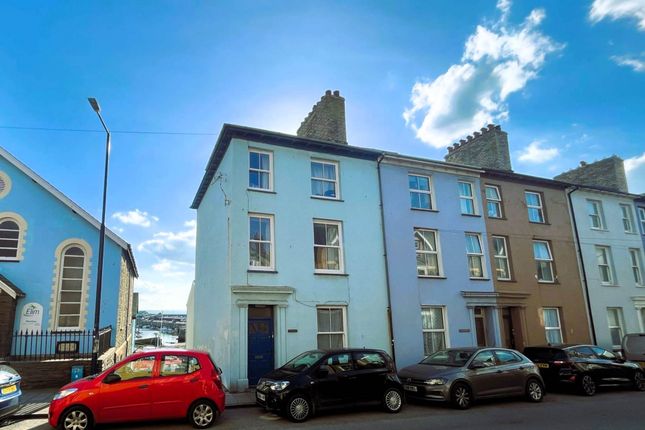 5 bedroom end of terrace house for sale
