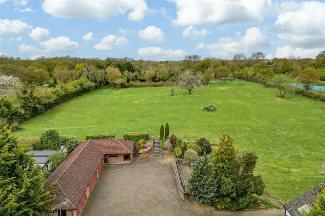 1 bed detached house