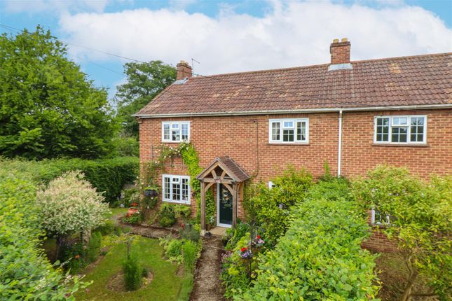Hitches Lane, Crookham Village GU51 3 bed semi