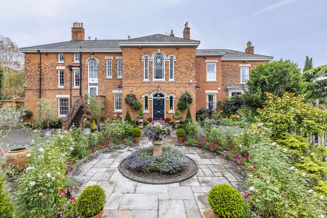 7 bedroom country house for sale
