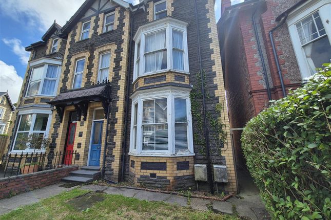 5 bedroom semi-detached house for sale