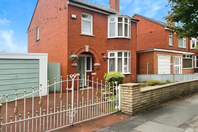 Holden Road, Leigh 3 bed detached house for sale