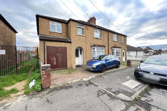 Bedford Avenue, Hayes, Middlesex, UB4 5 bed semi